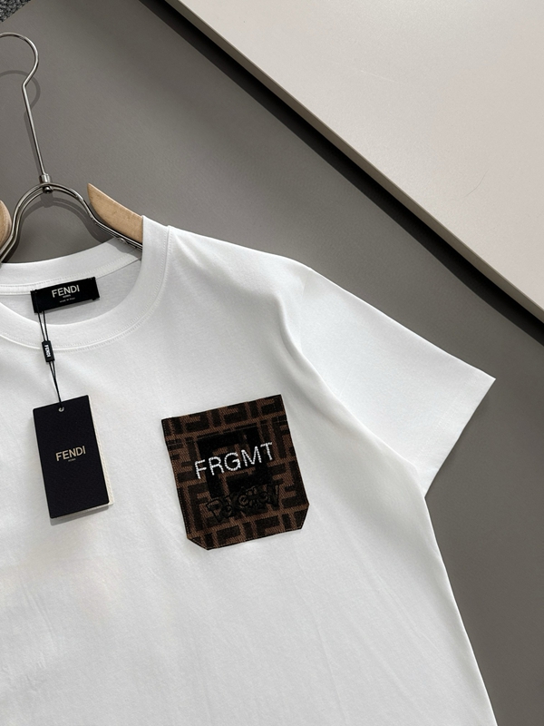 ブランドTシャツ側面デザイン